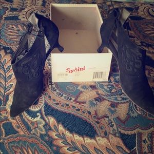 Sudini nimble unbuckle black shoes